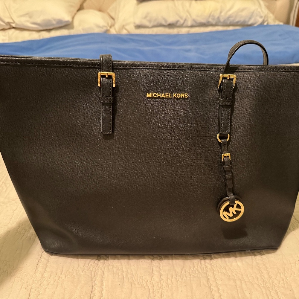 Michael Kors Large Jet Set Travel Tote With Laptop Compartment